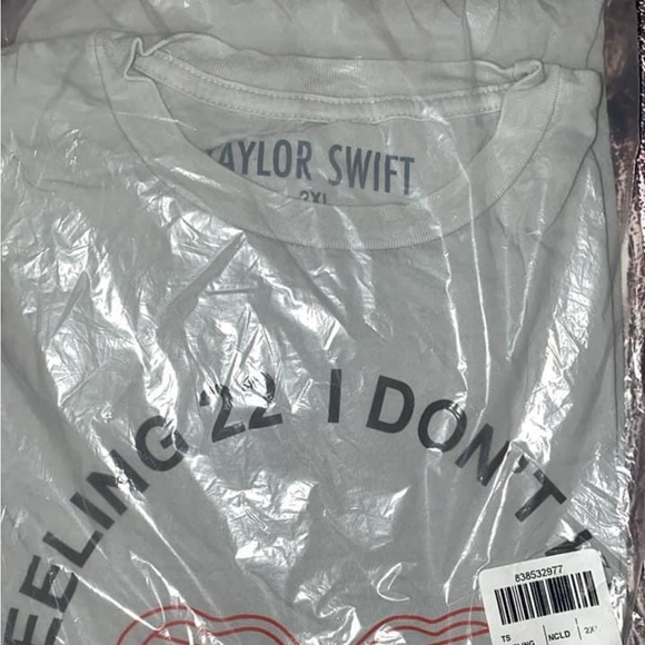 Taylor Swift official  Red era “22” tee shirt!! New in bag size 2X - Picture 2 of 3